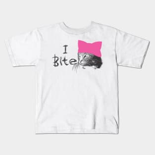 I bite, pink pussy Kids T-Shirt